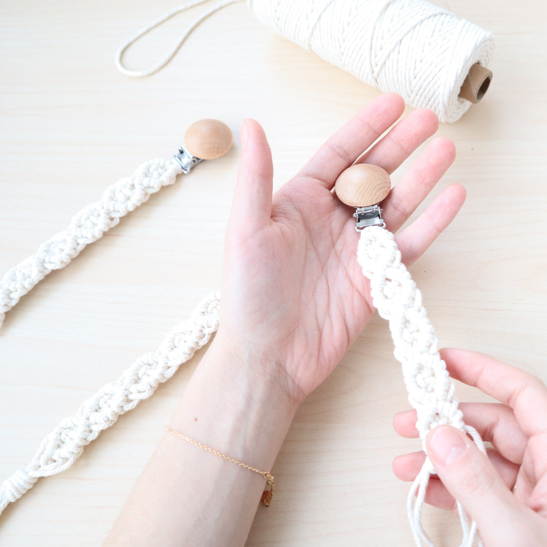 Chupeteros macrame. Hazte con uno Bapum Kids