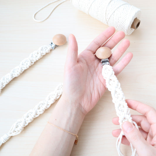 Chupeteros macrame. Hazte con uno Bapum Kids