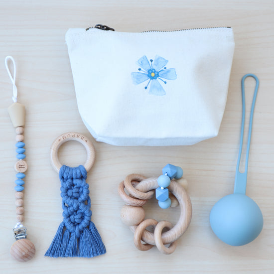Cesta nacimiento, chupetero personalizado, bolsa maternidad, collar lactancia, cesto de tesoros, regalos maternidad empresa, embarazo, recién nacido, neceser personalizado, sonajero de mimbre, mordedor, mordedor bebe, juguetes bebe, caja de nacimiento, regalo de empresa, regalo nueva mamá, regalo maternidad, maternidad, mamá, babyshower