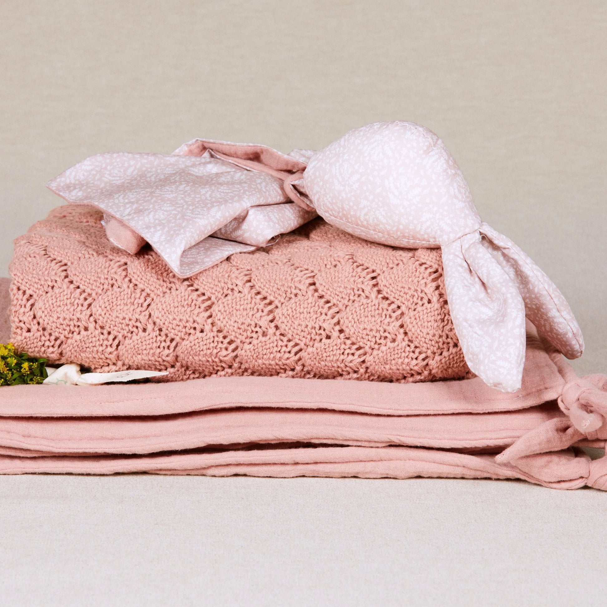 Doudou conejito para bebe Lirios Rosas Doudou conejito para bebe Bapum Kids